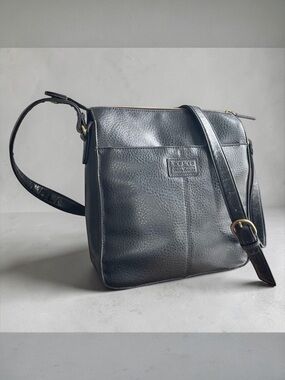 RELIC Spacious Black Leather Crossbody Bag